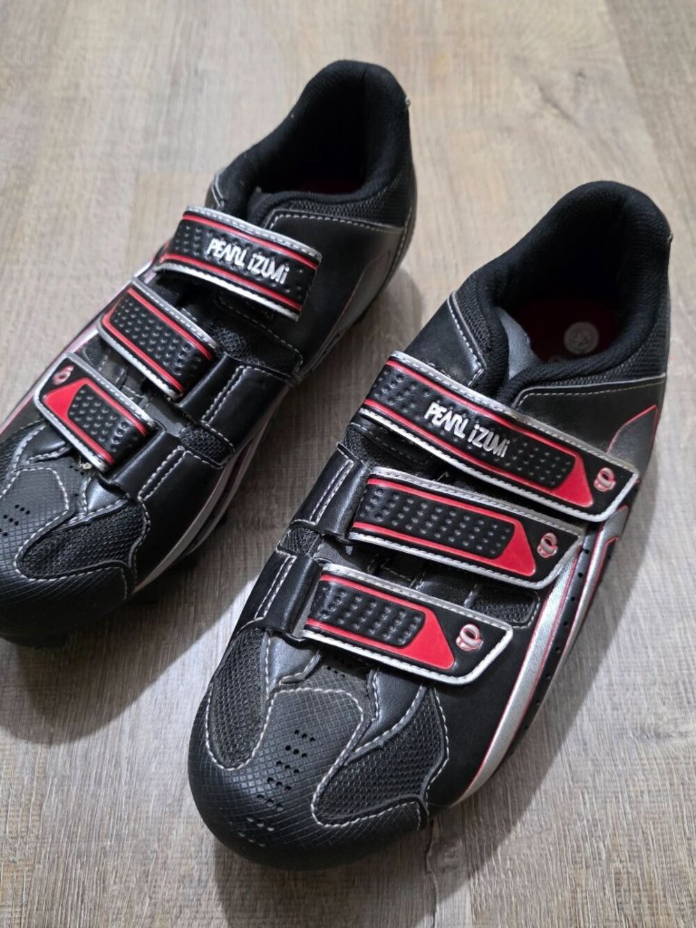 Pearl Izumi Cycling Shoes EU 43 US 9.5 Black Red Clipless MTB Road 3 Strap